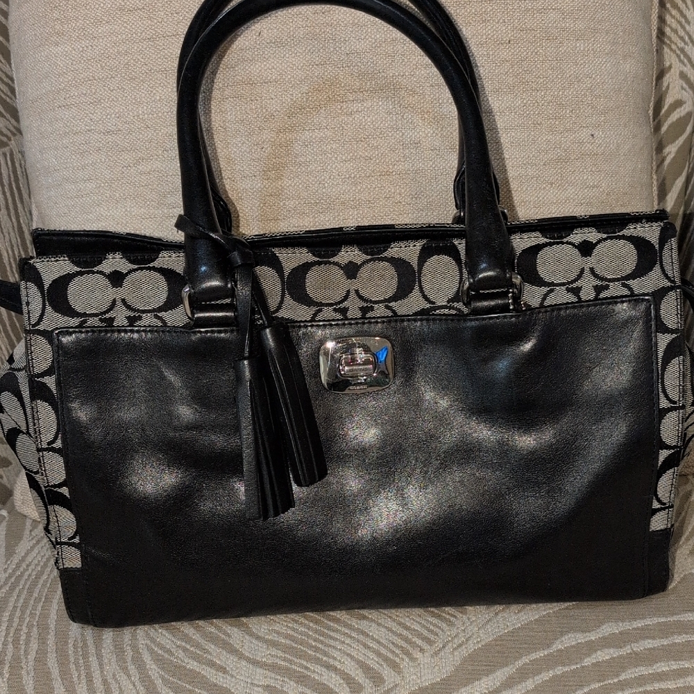 2013 Coach Legacy Signature Chelsea Carryall